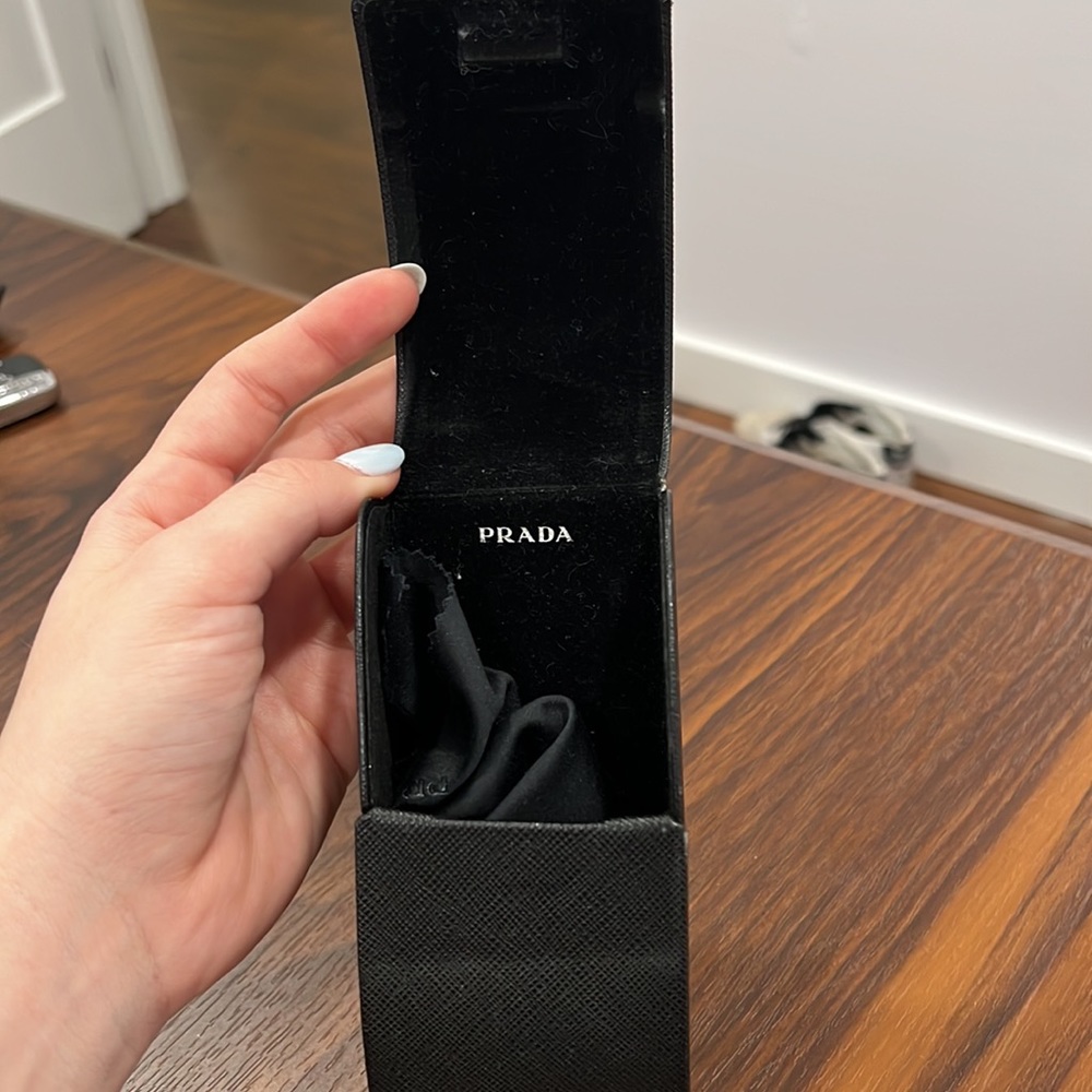 Prada sunglasses case - Picture 4 of 4